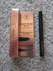 Anastasia Beverly Hills Brow Definer Triangular Brow Pencil Medium Brown mini