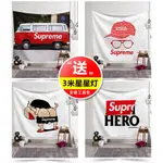 【YM】現貨免郵 北歐風潮牌SUPREME掛布 送無痕掛勾+星星燈 蠟筆小新INS背景布 飾床頭墻布 背景掛畫 布藝裝飾