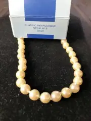 2001 Avon Classic Pearlesque Necklace - Small - NIB