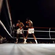 Larry Holmes Moves In For The Punch Against Muhammad Ali 2 Old Boxing Photo