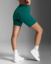 Form Stash Hi-Rise 6" Bike Short with Pockets, 2XU, S, Dark Moss/Dark Moss, Female