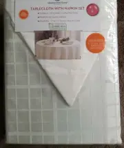 Huntington Home Tablecloth 70 in round Water Repellent Jacquard