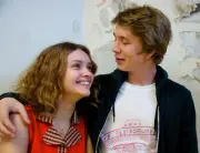 BEAUTIFUL OLIVIA COOKE & THOMAS MANN 8X10 PHOTO