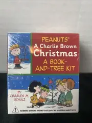 A CHARLIE BROWN CHRISTMAS KIT: BOOK AND TREE KIT (PEANUTS By Charles M. Schulz