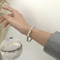 在飛比找momo購物網優惠-【Umi】韓式東大門小魚造型時尚銀手鍊(可愛流行手環手鐲)
