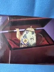 Amanda Smith Collectable Enamel Flowers & Bee Teapot with Wood Box NIB Vintage