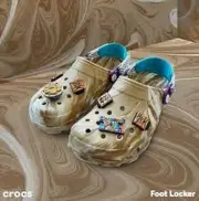 Crocs x Cinnamon Toast Crunch Clog Size M7/W9 Cinnamon scent