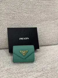 在飛比找Yahoo!奇摩拍賣優惠-全新 Airpods 耳機套 超美 薄荷綠 真品 PRADA