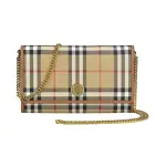 【BURBERRY 巴寶莉】BURBERRY HANNAH壓印金色LOGO設計黑白紅格紋PVC 12卡鏈袋釦式斜背長夾包(米格紋X褐)