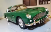 Aston Martin DB5 1:36 32 Green Toy Kinsmart Diecast Scale Model Car 1963 UNBOXED