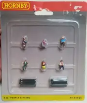 Hornby R561 00 Gauge People Sitting Figures (train model diorama)