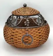 Rd Wicker Basket With Lid And Metal Leaf/ Fruit Accents / Rd Metal Handles