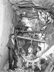 Bendigo Victoria 1908 - Miners fixing a rock borer at 1780 feet be- Old Photo