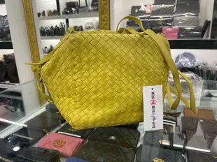 ㊣東區正精品㊣BV Bottega Veneta 鵝黃色羊皮編織拉鍊斜肩包側背包 RZ2765