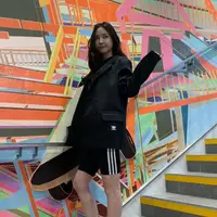 在飛比找蝦皮購物優惠-【R-MAN】 Adidas Adicolor 三線 短褲 