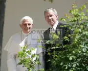 PRESIDENT GEORGE W. BUSH w/ POPE BENEDICT XVI @ WHITE HOUSE 8X10 PHOTO (BB-875)