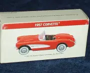 READERS DIGEST 1957 CHEVY CORVETTE ROADSTER RED/WHITE 1/64