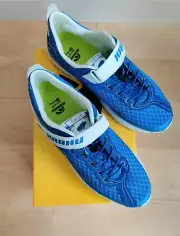 (NWT) Karhu - Men Sneakers - Flow Tri - Blue/White - 8.5US/7.5UK/41.5EU