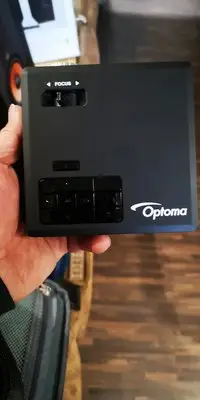 在飛比找Yahoo!奇摩拍賣優惠-Optoma 奧圖碼LED微投影機 只用三次，多附一個相機包