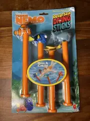 New Sealed 2004 Finding Nemo Pool Toy Diving Sticks Crush Bruce Dory