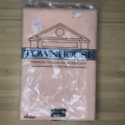 Vintage Townhouse Peach Oval Tablecloth 60x104 and 4 Napkins
