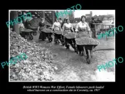 OLD POSTCARD SIZE PHOTO OF BRITISH WWI WOMENS WAR EFFORT FEMALE LABOURERS 1917