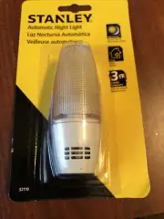 2 Automatic Night Light with Built In Sensor 1 Lot - Stanley