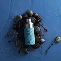 在飛比找momo購物網優惠-【HYDY】美國時尚保溫水壺 - 水波紋_鈦灰瓶-亞得里亞海
