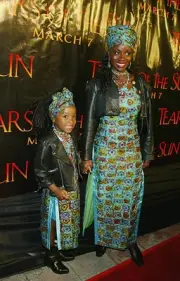 Akosua Busia her daughter Hadar Singleton pose premiere Tears Sun- 2003 Photo 2
