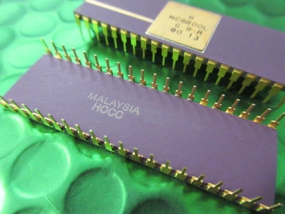 MC6800L Vintage MOTOROLA CPU Purple Ceramic. APPLE, S100 CHIP DC1980.
