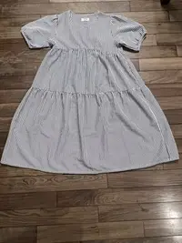 在飛比找Yahoo!奇摩拍賣優惠-韓國睡衣品牌JUUNEEDU直線條 連身裙