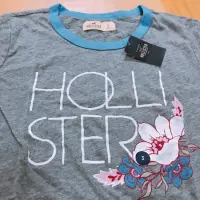 在飛比找蝦皮購物優惠-Hollister co 正品灰色扶桑花圓領女生短袖滾邊T恤