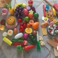 在飛比找ETMall東森購物網優惠-男孩木制過家家水果磁蔬菜切切看玩具仿真廚房玩具切切樂玩具小魚