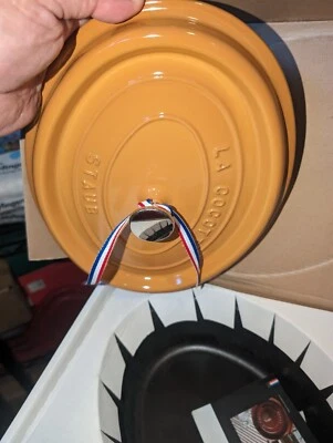 STAUB SAFFRON OVAL CASSEROLE 4.25 Qt Mustard