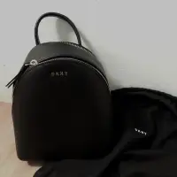 在飛比找蝦皮購物優惠-DKNY Mini Backpack皮革 後背包 斜背包