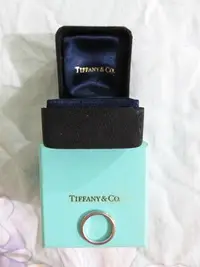 在飛比找Yahoo!奇摩拍賣優惠-Tiffany & Co. 蒂芙尼 白金戒指, PT950,