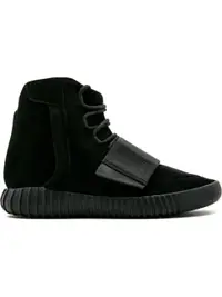 在飛比找Farfetch優惠-Yeezy 750 Boost "Triple Black"