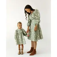 在飛比找momo購物網優惠-【ByKRAWCOWA】母女親子同款 日系綠連身裙(母女裝 