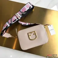 在飛比找Yahoo!奇摩拍賣優惠-潮牌 FURLA 時尚新寵兒 全新BRAVA 杏色小方包 肩