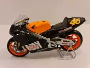 Valentino Rossi. Honda NSR500. Test bike 2000. Minichamps 1/12.