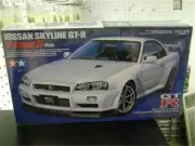 Tamiya 24258 Nissan Skyline GT-R V-spec II model kit