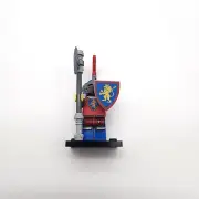 LEGO CASTLE LION KNIGHT AXESMAN/SHEILD MINI FIGURE
