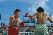 Irish boxer Barry McGuigan defends his WBA world featherweight tit- Old Photo 1