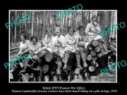 OLD POSTCARD SIZE PHOTO OF BRITISH WWI WOMENS WAR EFFORT LUMBERJILL LOGGERS