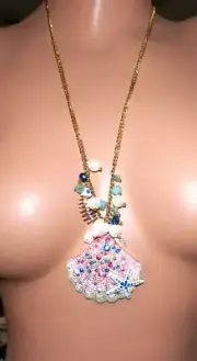 BETSEY JOHNSON SEA SHELL CLAM SHELL NECKLACE NWT
