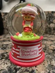 Strawberry Shortcake Mini Snow Globe TLS