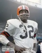 JIM BROWN FOOTBALL HALL OF FAMER, CIVIL RIGHTS ACTIVIST - 8X10 PHOTO (OP-107)