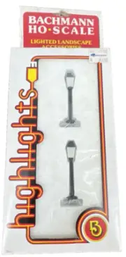 Bachmann HO Scale Two Lighted Lamp Posts #42411 NEW SEE