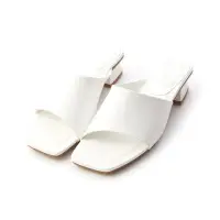 在飛比找蝦皮購物優惠-dafshoes斜切設計方頭低跟拖鞋涼鞋 白色 全新