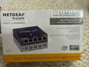 NEW netgear prosafe gs105 5-port Gigabit Desktop Switch